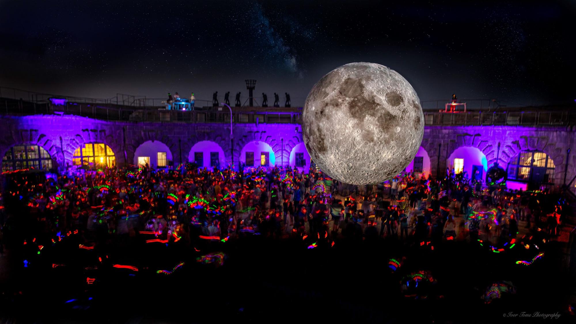 Ivor Toms Photography Dorset Moon Weymouth.jpg